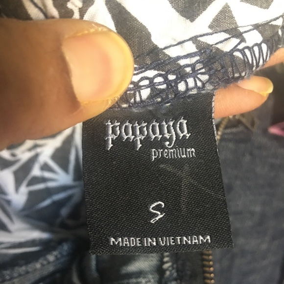 🚨5/$20 Sexy high-waisted dark denim zip-up shorts - Picture 4 of 14